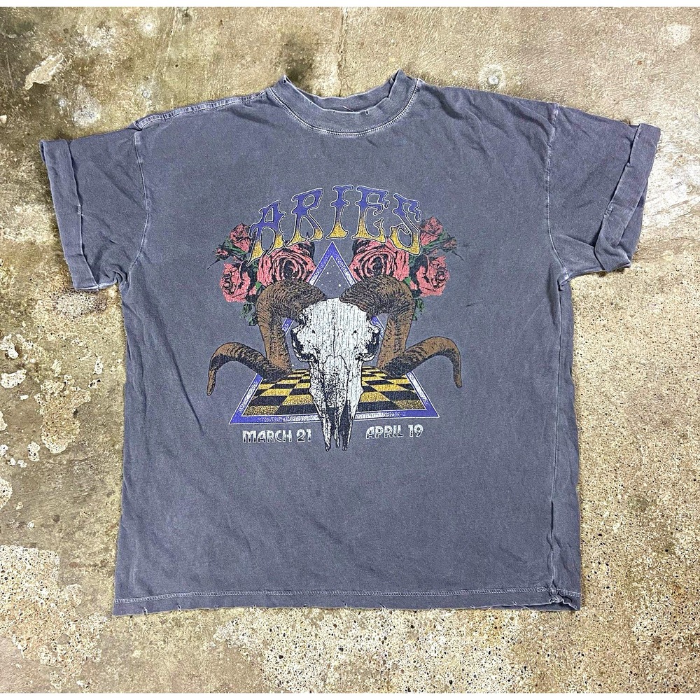 Girl Dangerous Aries Zodiac T-Shirt Size XS Gray Short Sleeve Distressed Skull